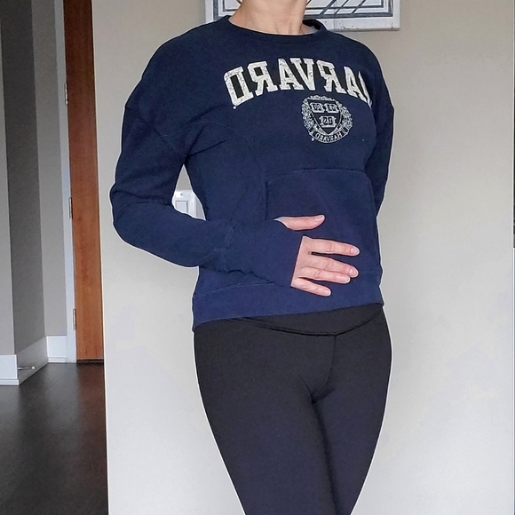 ๐ HOST PICK ๐ Harvard University Cotton Sweatshirt - Picture 6 of 16